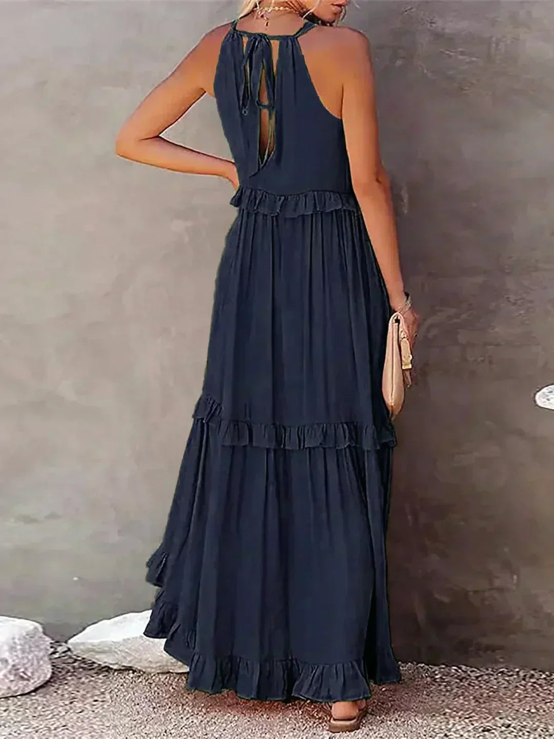 Delilah – Elegantes Neckholder-Kleid mit Rüschenbesatz