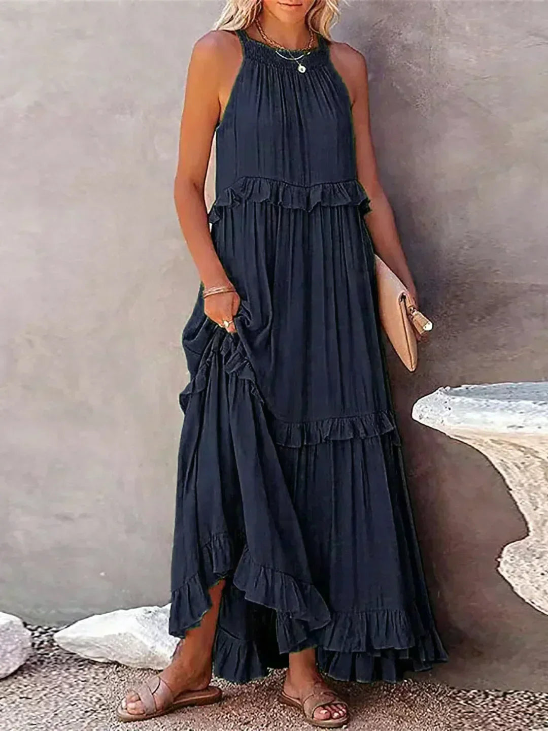 Delilah – Elegantes Neckholder-Kleid mit Rüschenbesatz