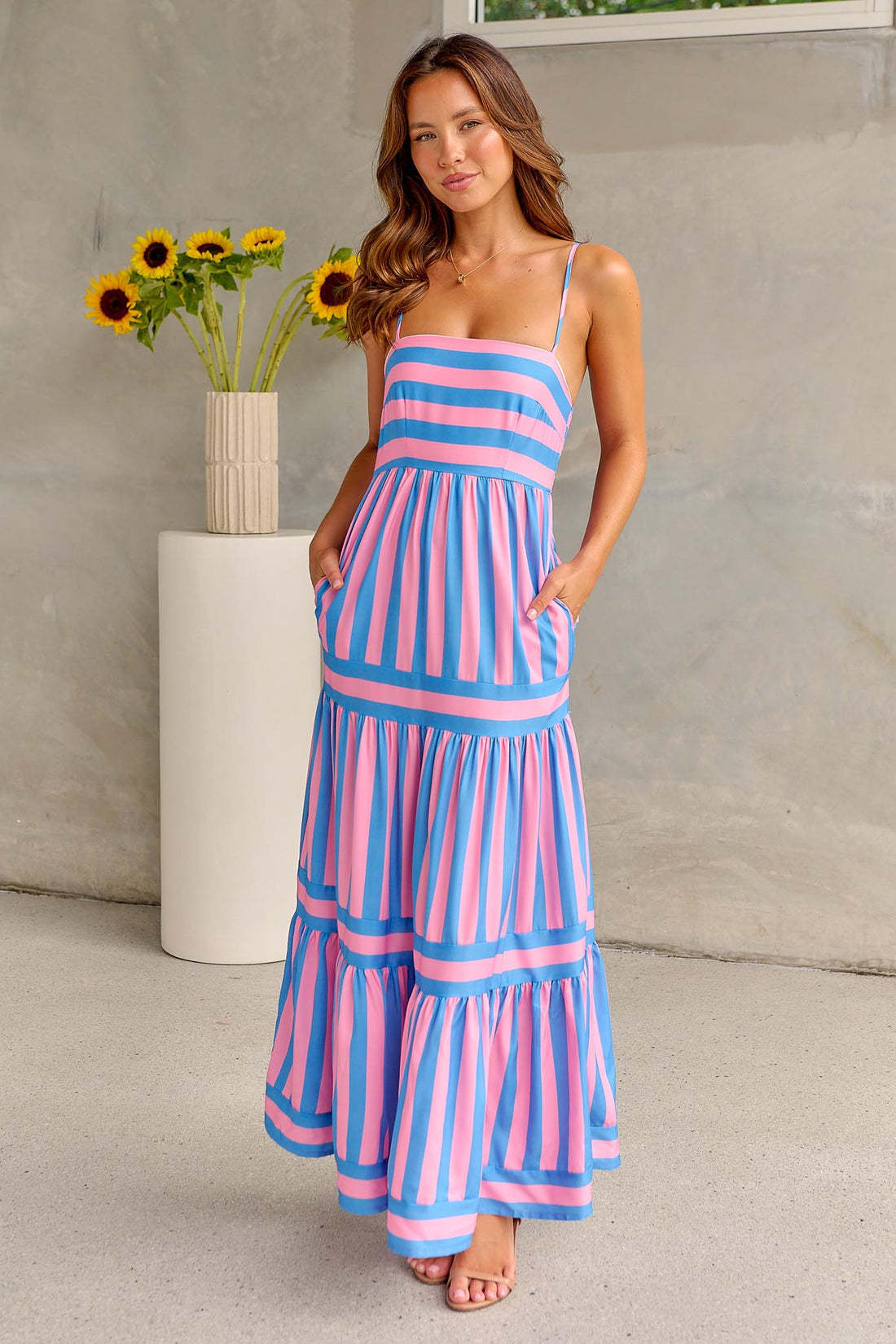 Mia | Gestreiftes Maxikleid mit Trägern und Taschen