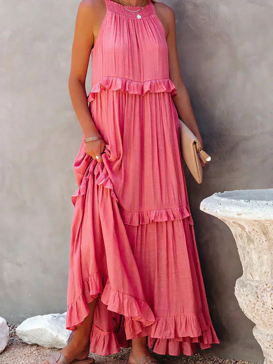 Delilah – Elegantes Neckholder-Kleid mit Rüschenbesatz