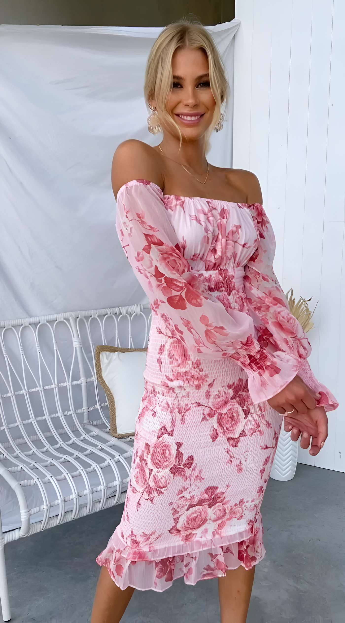 Nadia – Schulterfreies Midikleid mit gesmoktem Taillenbund und Blumenmuster