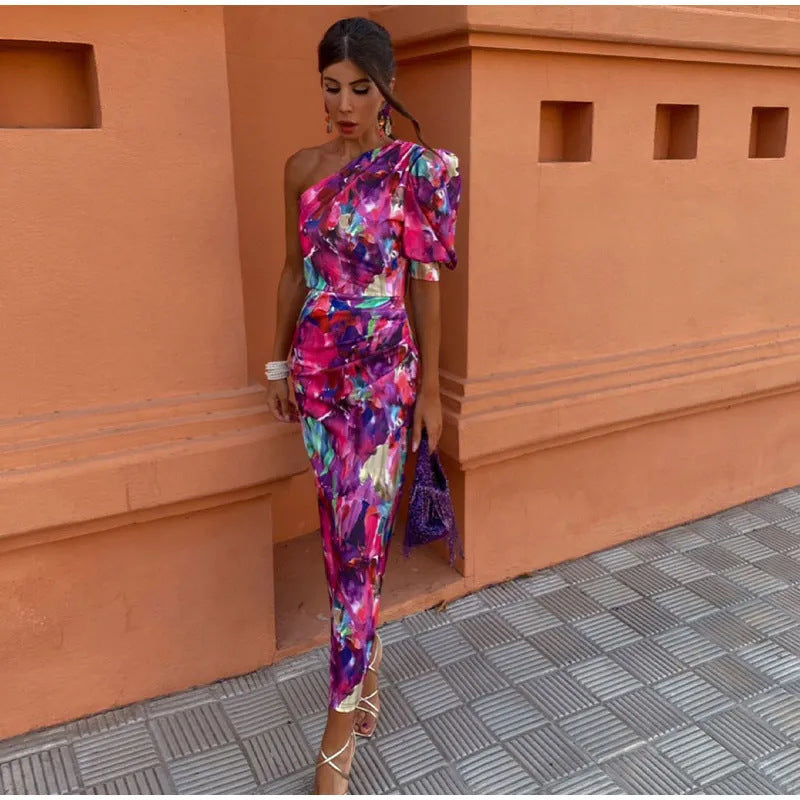Yllana – Lilafarbenes Puff-Midikleid mit One-Shoulder-Träger