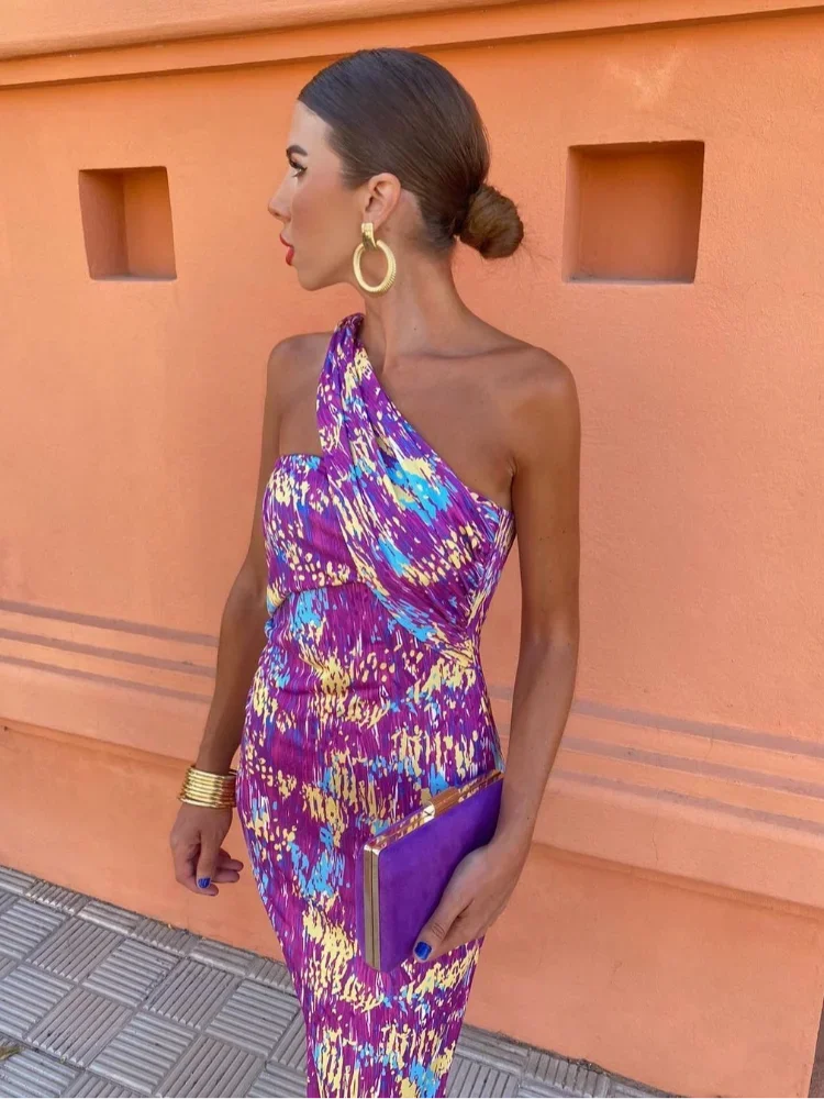 Irmgardi – Buntes Kleid mit asymmetrischem Ausschnitt