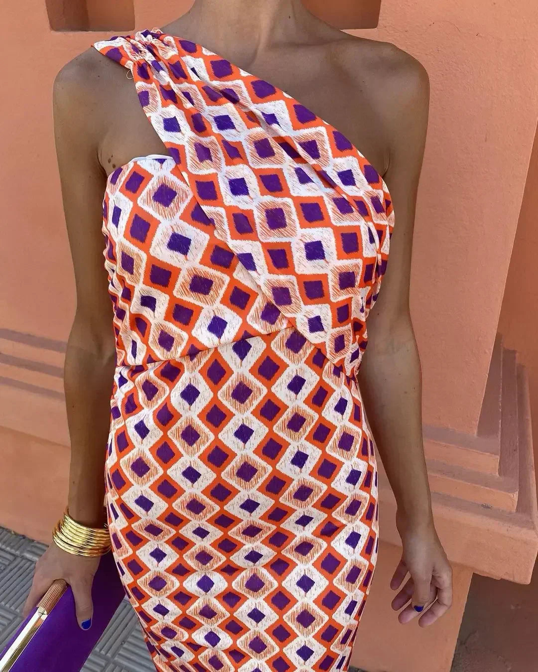 Irmgardi – Buntes Kleid mit asymmetrischem Ausschnitt
