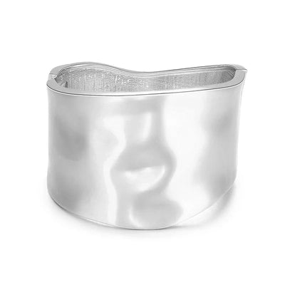 RAYNA™ – Schicker asymmetrischer Statement-Armreif 