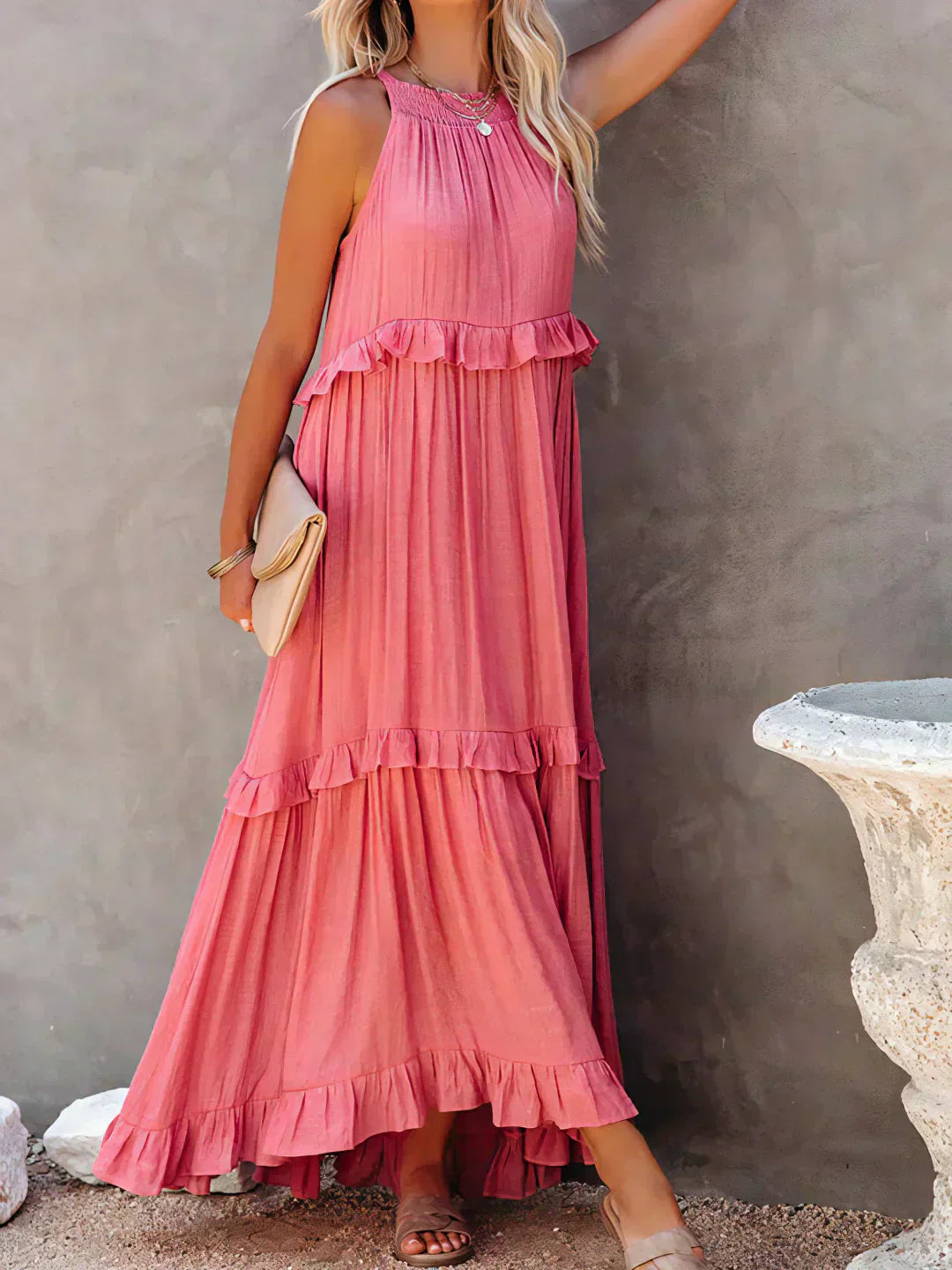 Delilah – Elegantes Neckholder-Kleid mit Rüschenbesatz