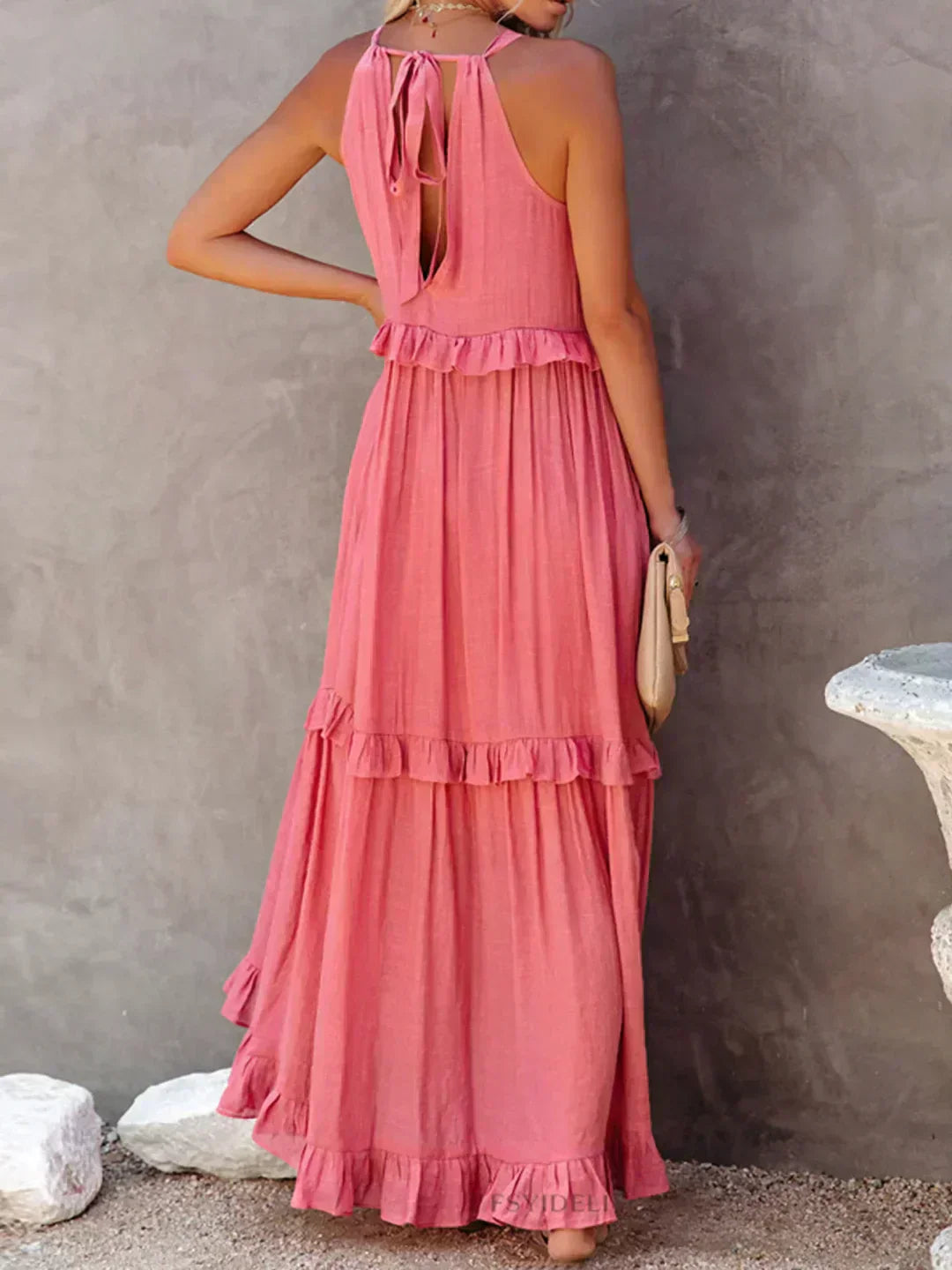 Delilah – Elegantes Neckholder-Kleid mit Rüschenbesatz