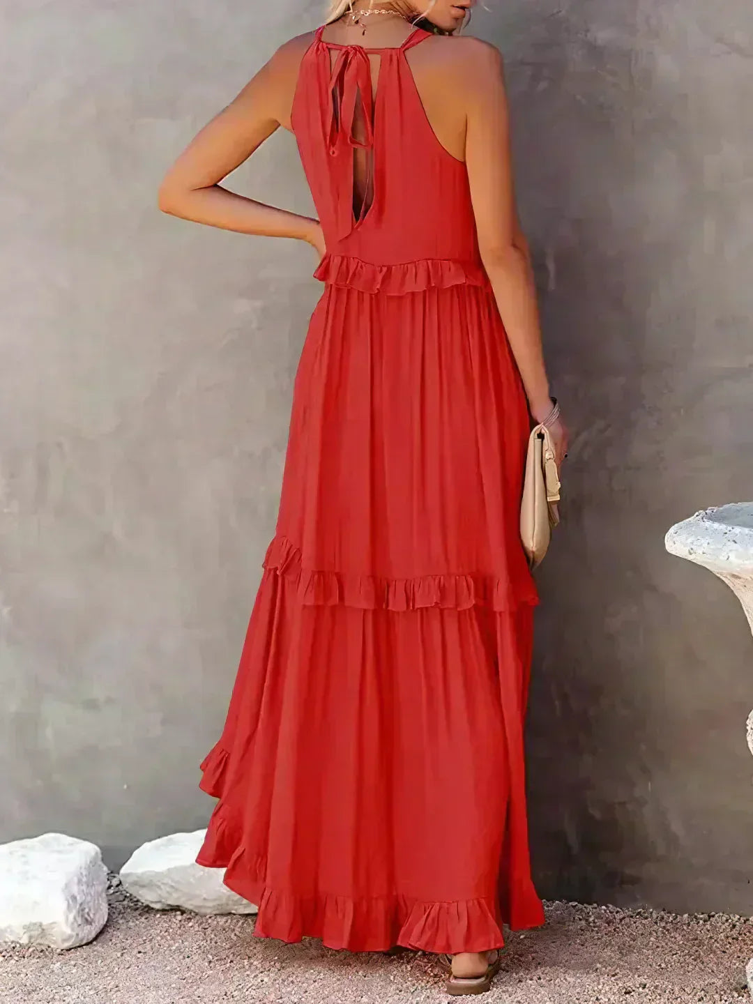 Delilah – Elegantes Neckholder-Kleid mit Rüschenbesatz