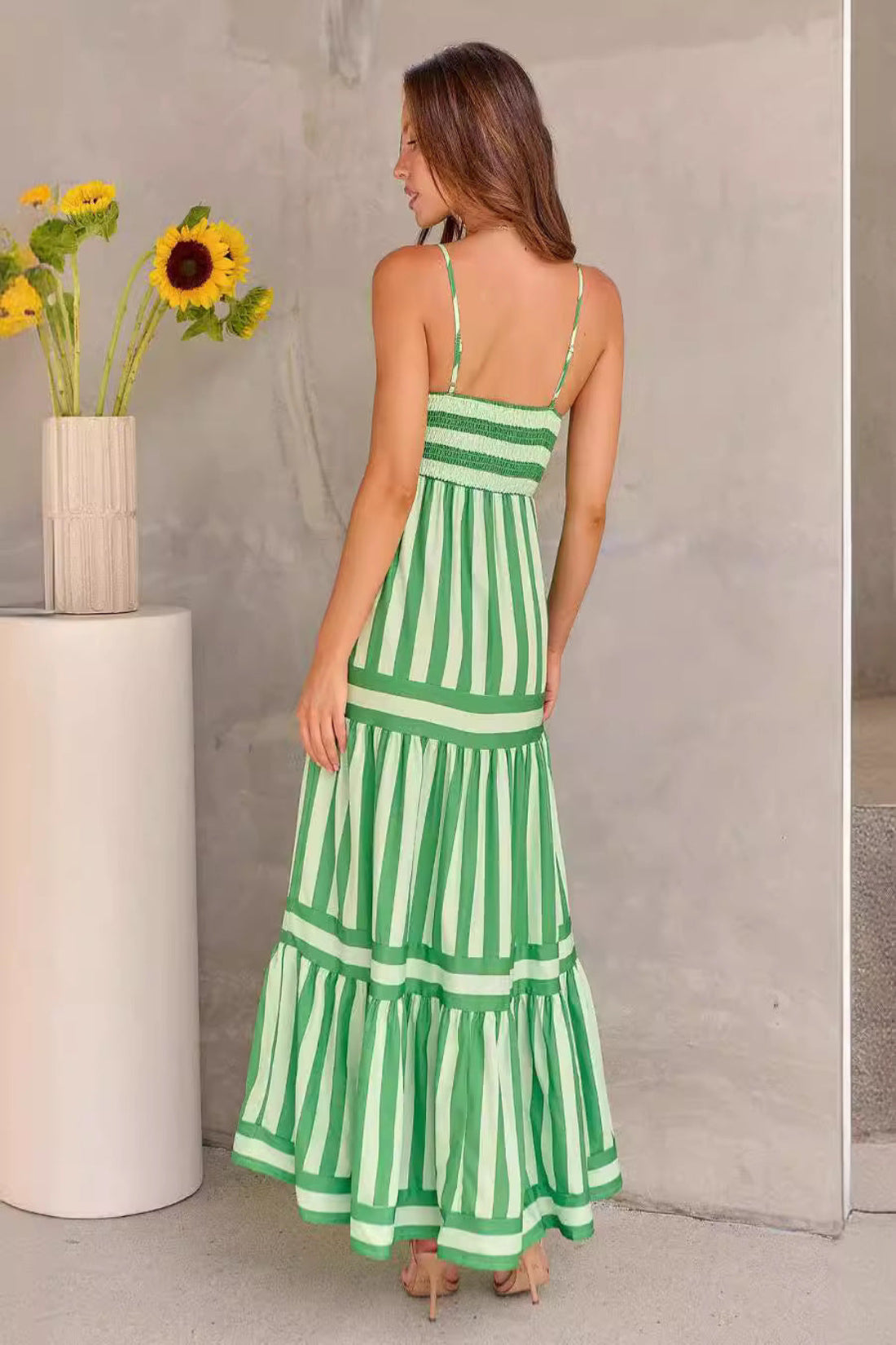 Mia | Gestreiftes Maxikleid mit Trägern und Taschen