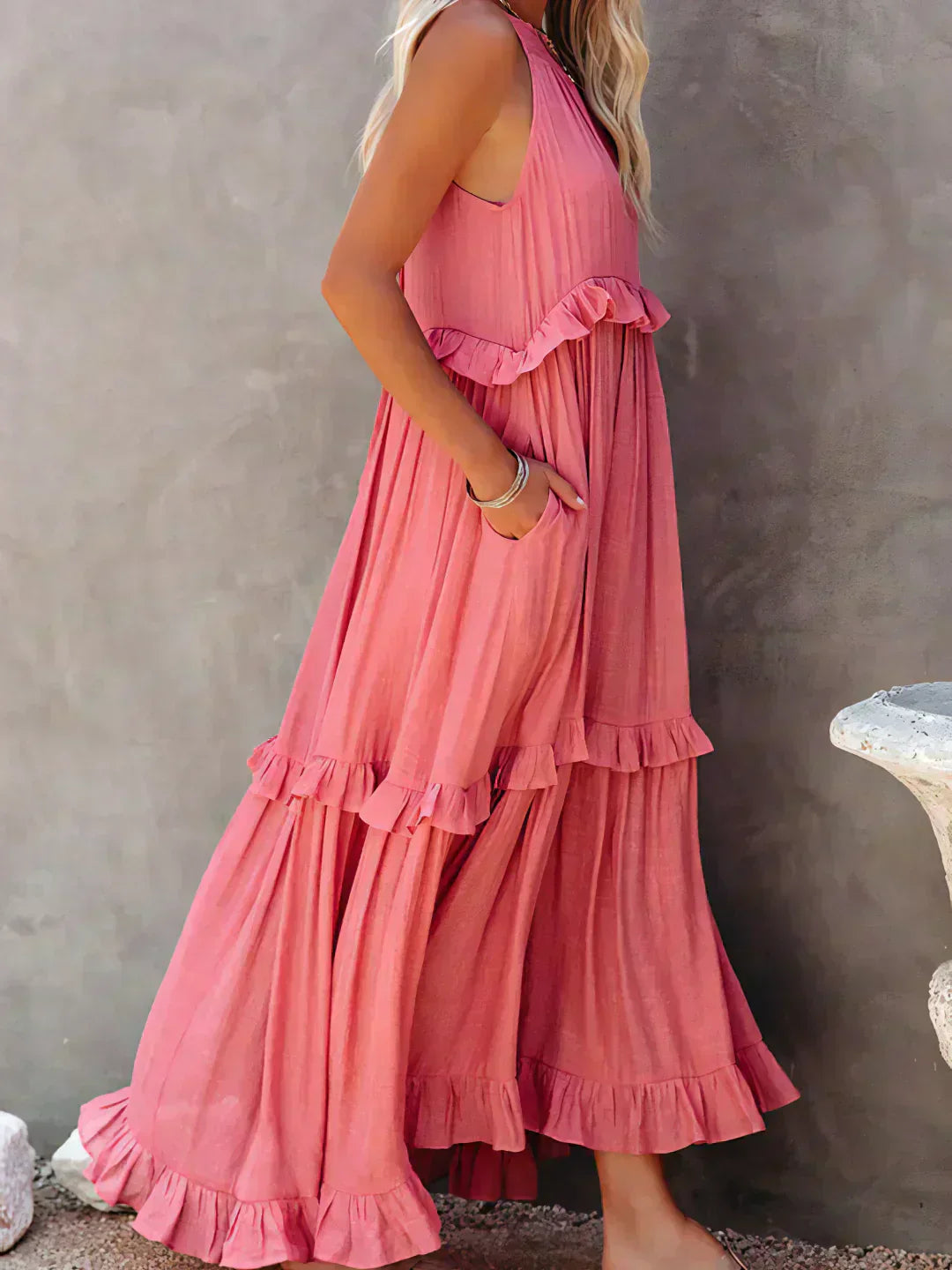 Delilah – Elegantes Neckholder-Kleid mit Rüschenbesatz
