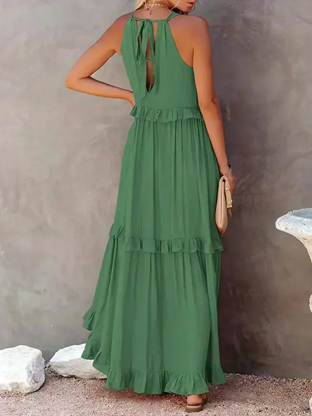 Delilah – Elegantes Neckholder-Kleid mit Rüschenbesatz