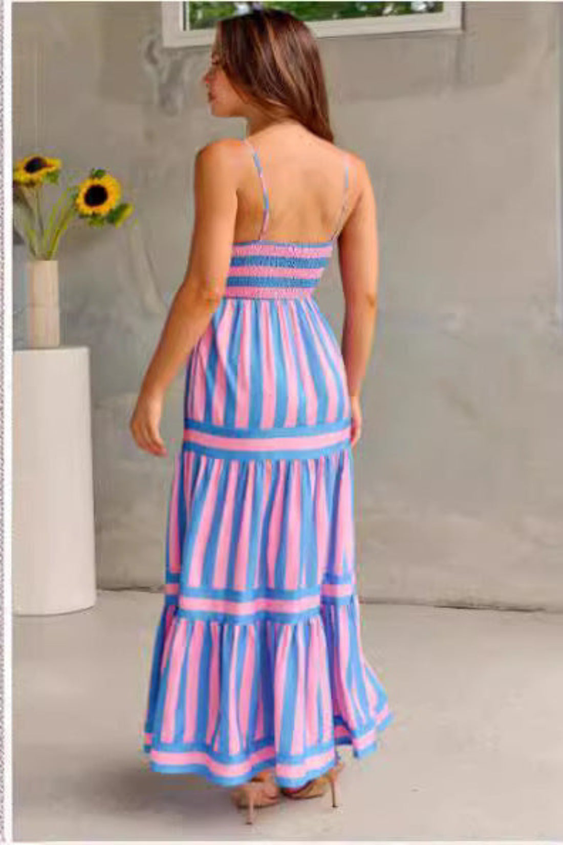 Mia | Gestreiftes Maxikleid mit Trägern und Taschen